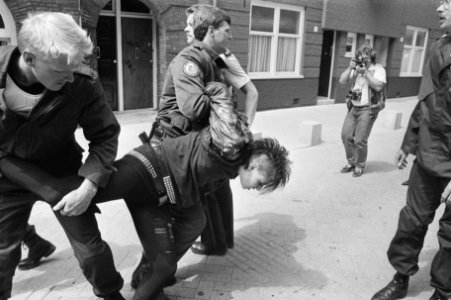 Ontruiming kraakpand in van Bossestraat in de Amsterdamse Staatsliedenbuurt, Bestanddeelnr 933-6926