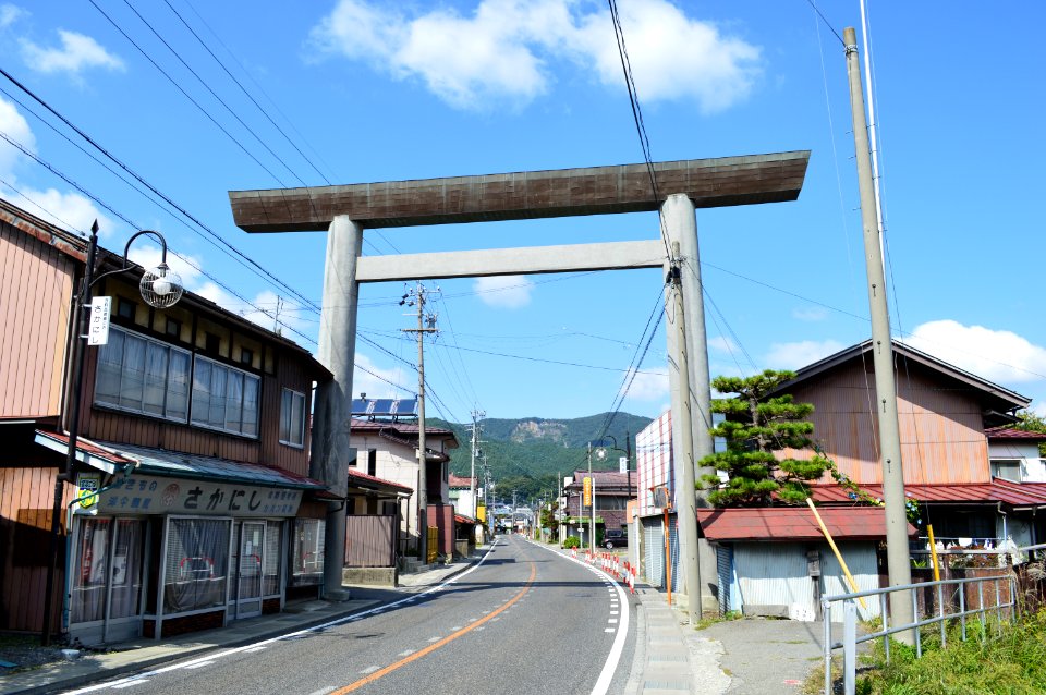 Ono-jinja, Yahiko-jinja otorii