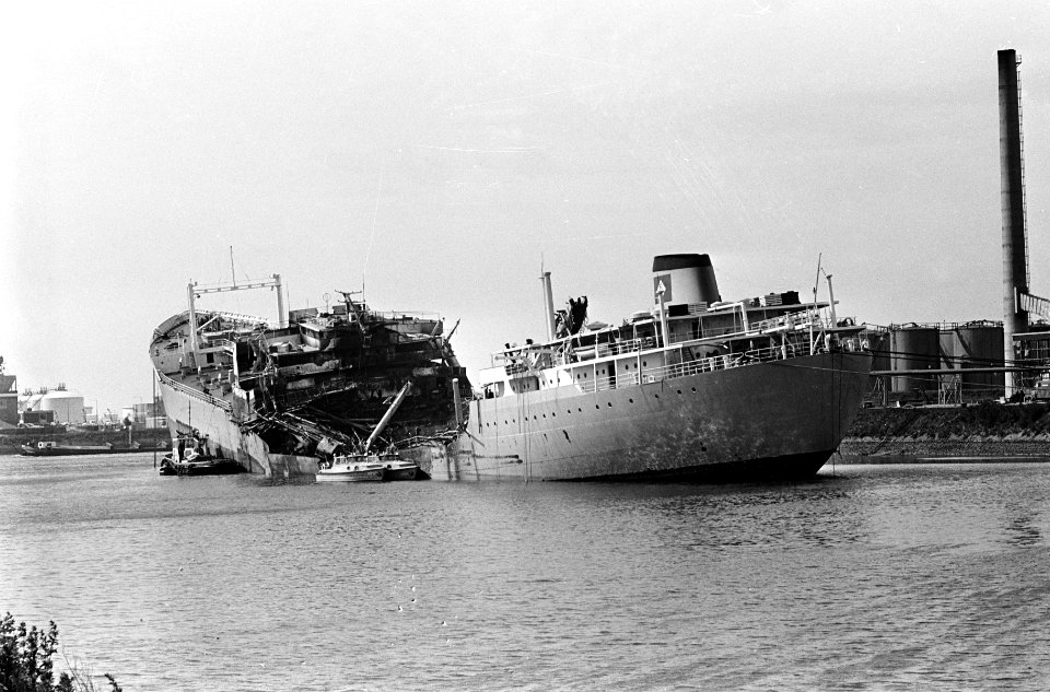 Ontploffing op Noorse tanker Roma Star bij Verolme te Rozenburg, de vernielde ta, Bestanddeelnr 917-8704