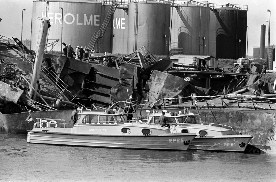 Ontploffing op Noorse tanker Roma Star bij Verolme te Rozenburg, close-up midsch, Bestanddeelnr 917-8706