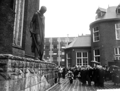 Onthulling van het oorlogsmonument te Groningen door dr. W. Drees, Bestanddeelnr 910-2427