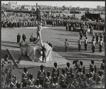 Onthulling van het Monument voor de Prinses Irene Brigade in Tilburg, vervaardig, Bestanddeelnr 29012 007