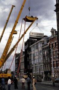 Ontruiming gekraakte flats Prins Hendrikkade Amsterdam door Mobiele Eenheid co, Bestanddeelnr 253-8282