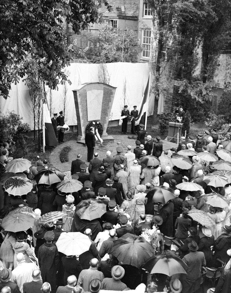 Onthulling van het monument voor de gevallenen van de Kweekschool van de Zeevaar, Bestanddeelnr 903-3770
