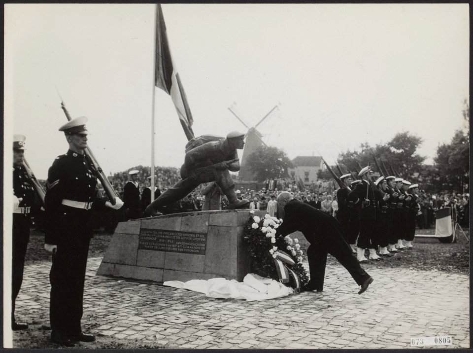 Onthulling van het monument voor de gevallen Engelse bevrijders, Bestanddeelnr 073-0805