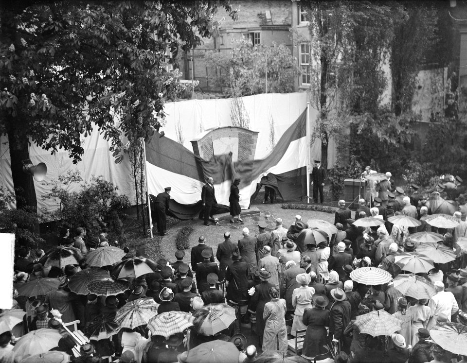 Onthulling van het monument voor de gevallenen van de Kweekschool van de Zeevaar, Bestanddeelnr 903-3768