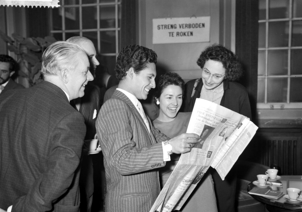 Ontvangst van de leden van het Theatro di Arte de Guatemala op het stadhuis, Bestanddeelnr 911-0235