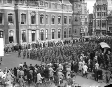 Ontvangst van het 4e bataljon Garderegiment Jagers op het stadhuis van Den Haag , Bestanddeelnr 903-9110