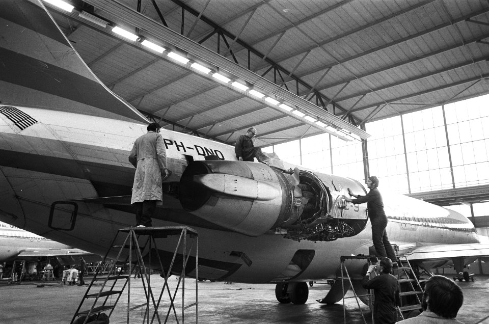 Ontploffing in motor van DC 9 vliegtuig van KLM na vertrek, Bestanddeelnr 924-1710