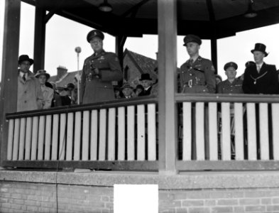 Ontvangst te Voorburg van het 5e Bataljon Garderegiment Jagers. Commandant in mu, Bestanddeelnr 934-5310
