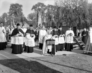Onthulling van een Mariabeeld in Den Bosch door Mgr. W. Mutsaerts, Bestanddeelnr 905-7006