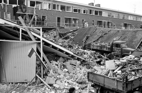 Ontploffing in Krimpen aan de IJssel . Overzicht van de ravage, Bestanddeelnr 921-3301