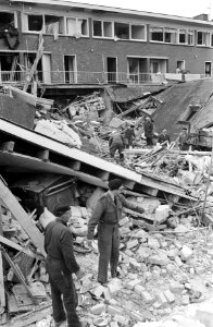 Ontploffing in Krimpen aan de IJssel . Overzicht van de ravage, Bestanddeelnr 921-3302