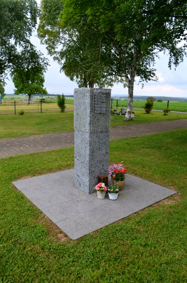 Oberwetz, Friedhof, Stele