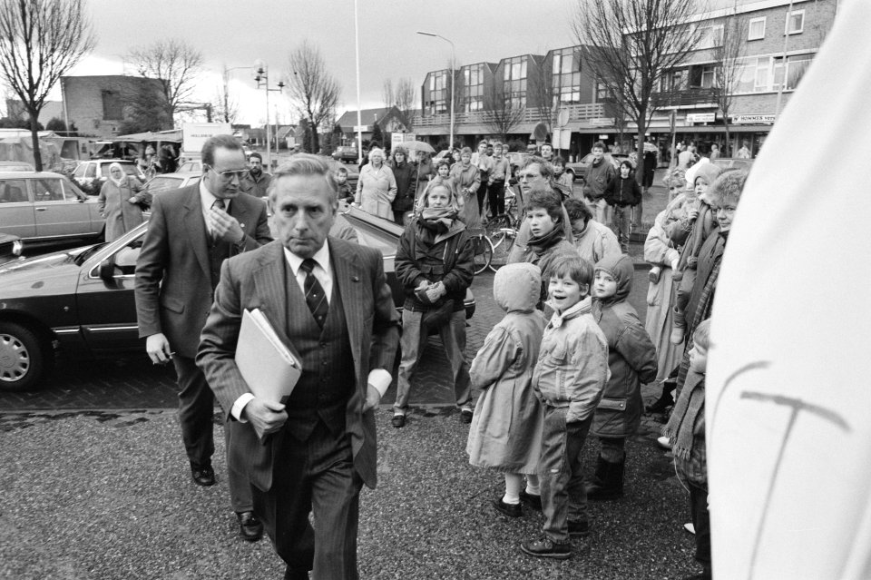 Ontuchtschandaal (sex met kinderen) in Oude Pekela aankomst minister Korthals , Bestanddeelnr 934-1835