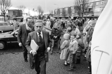 Ontuchtschandaal (sex met kinderen) in Oude Pekela aankomst minister Korthals , Bestanddeelnr 934-1835