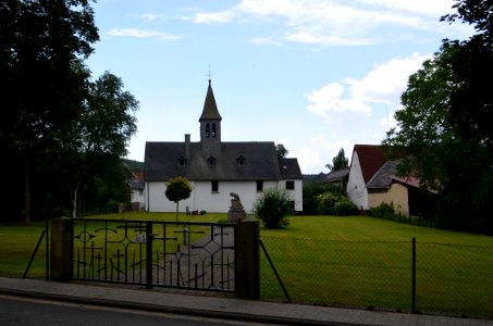 Oberwetz, Kirche, Rückseite mit Kirchhof und Tor