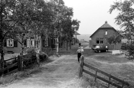 Ontploffing te Muiden De boerderij van de heer Beukenboom werd het zwaarste get, Bestanddeelnr 915-2602