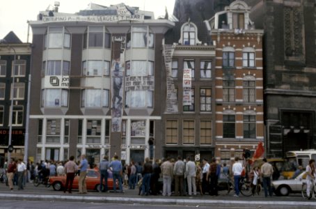 Ontruiming gekraakte flats Prins Hendrikkade Amsterdam door Mobiele Eenheid dr, Bestanddeelnr 253-8287