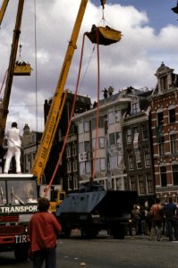 Ontruiming gekraakte flats Prins Hendrikkade Amsterdam door Mobiele Eenheid co, Bestanddeelnr 253-8286