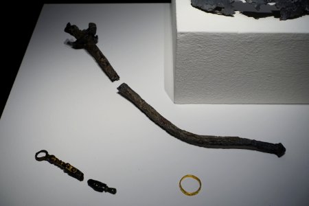 Objects from the grave of Lothair II, Holy Roman Emperor, lead scepter 1137 AD, gold ring 1100-1150 AD - Braunschweigisches Landesmuseum - DSC04578