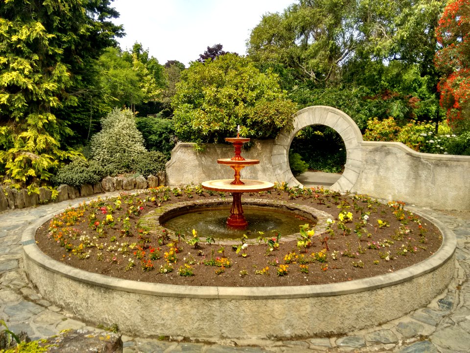 Oamaru Public Gardens - Bird Bath and Fountain