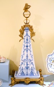 Obelisk, unidentified, ceramic - Museo Nacional de Artes Decorativas - Madrid, Spain - DSC08308