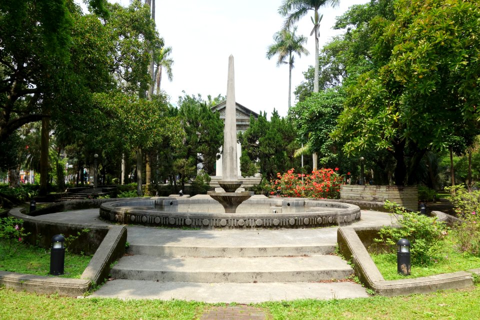 Obelisk - Fu Si-nian Memorial Garden - National Taiwan University - DSC01171