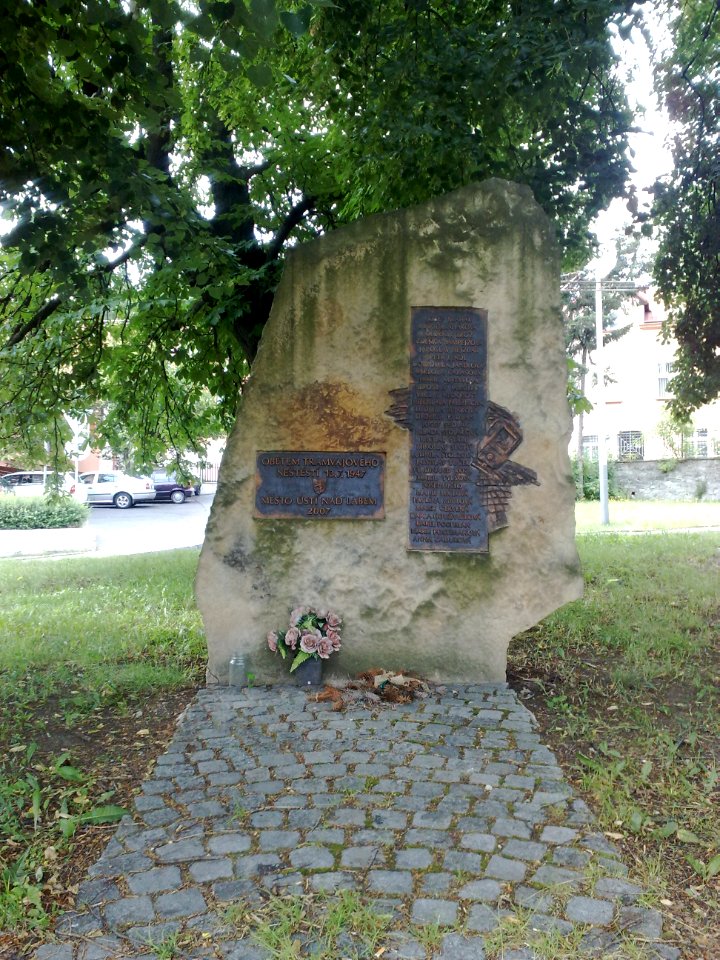 Obětem tramvajového neštěstí 13-7-1947 (Město Ústí nad Labem 2007) A