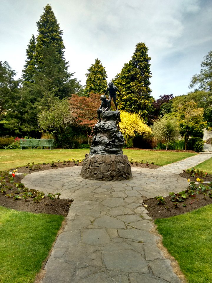 Oamaru Public Gardens - Wonderland Statue