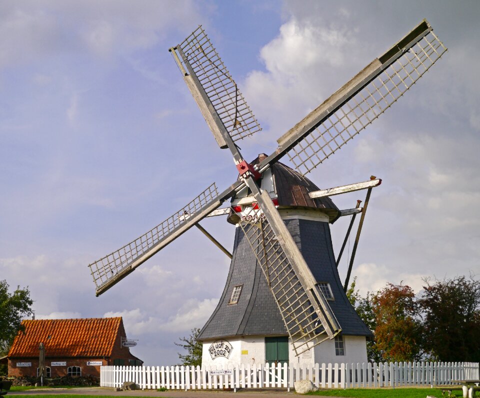Werdum monument mill