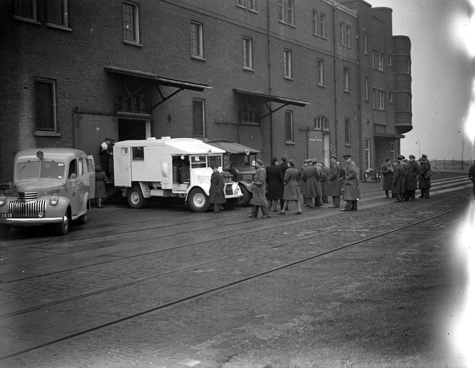 Ontscheping gewonden uit hospitaalschip Groote Beer, Bestanddeelnr 902-5480