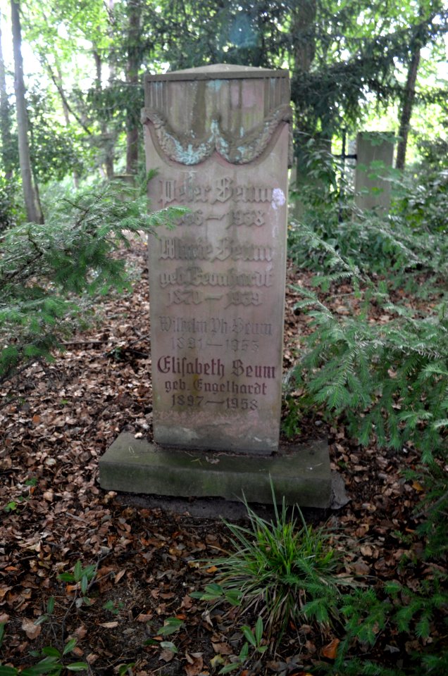 Oberrad, Waldfriedhof, Grab 2 J 27 Seum