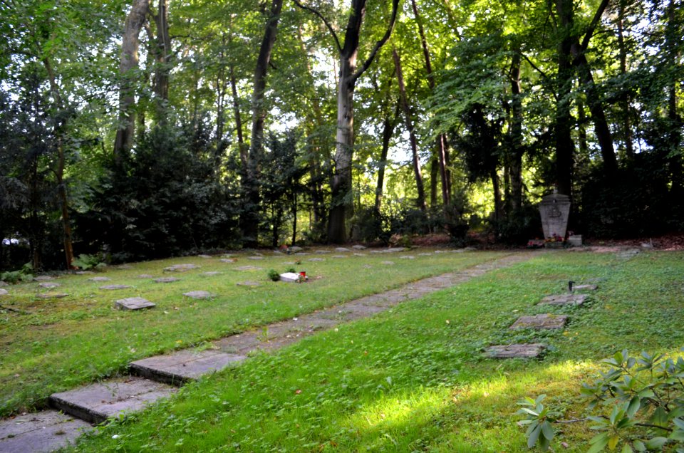 Oberrad, Waldfriedhof, Grab 2 J 1 Grabanlage Frankfurter Schwesternverband, Totale