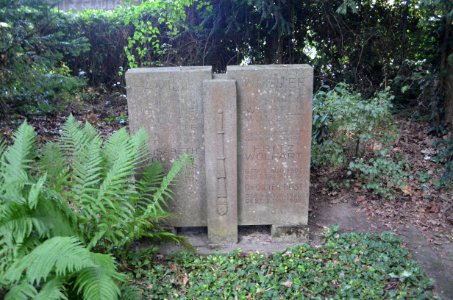 Oberrad, Waldfriedhof, Grab 1 O 11 Müller-Wolfart (1)