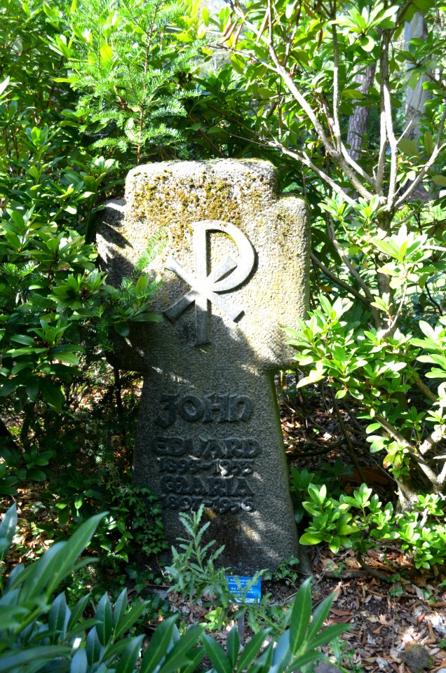 Oberrad, Waldfriedhof, Grab 4 – 448 John