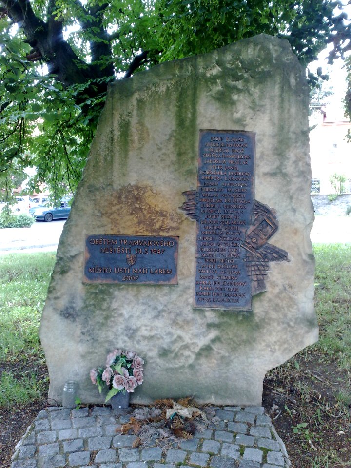 Obětem tramvajového neštěstí 13-7-1947 (Město Ústí nad Labem 2007) B