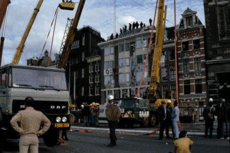 Ontruiming gekraakte flats Prins Hendrikkade Amsterdam door Mobiele Eenheid ho, Bestanddeelnr 253-8284
