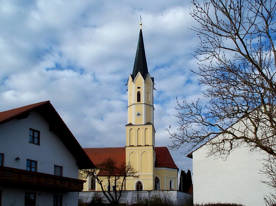 Oberneuhausen-Kirche-Sankt-Peter-und-Paul
