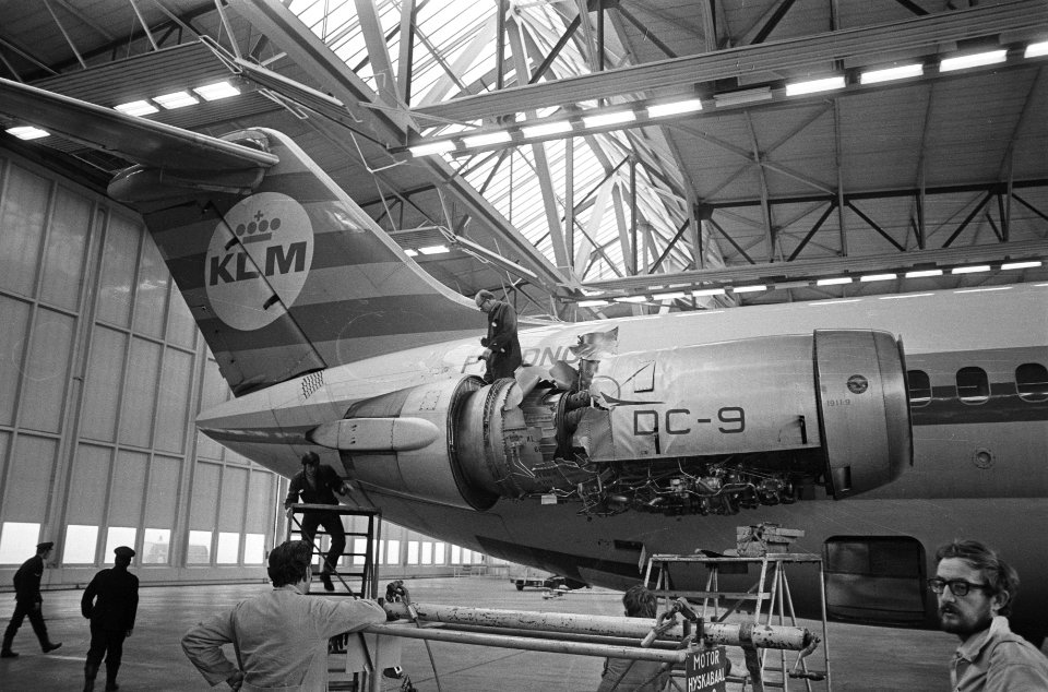 Ontploffing in motor van DC 9 vliegtuig van KLM na vertrek beschadigde DC 9 in , Bestanddeelnr 924-1706