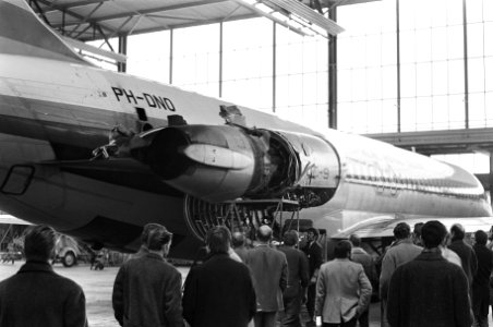 Ontploffing in motor van DC 9 vliegtuig van KLM na vertrek, Bestanddeelnr 924-1708