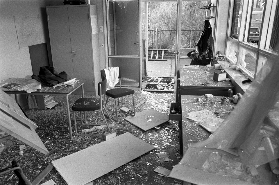 Ontploffing in Kruitfabriek te Muiden, ravage in ruimte van portier, Bestanddeelnr 926-0862