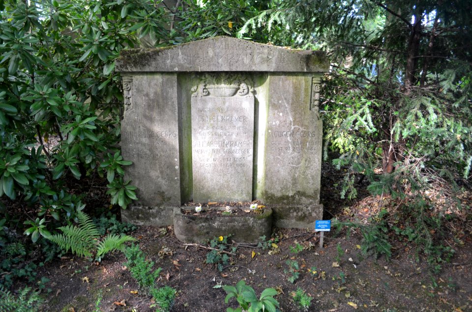 Oberrad, Waldfriedhof, Grab 2 F 3 Krämer