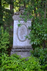 Oberrad, Waldfriedhof, Grab 2 J 54 Hartoch-Weiss