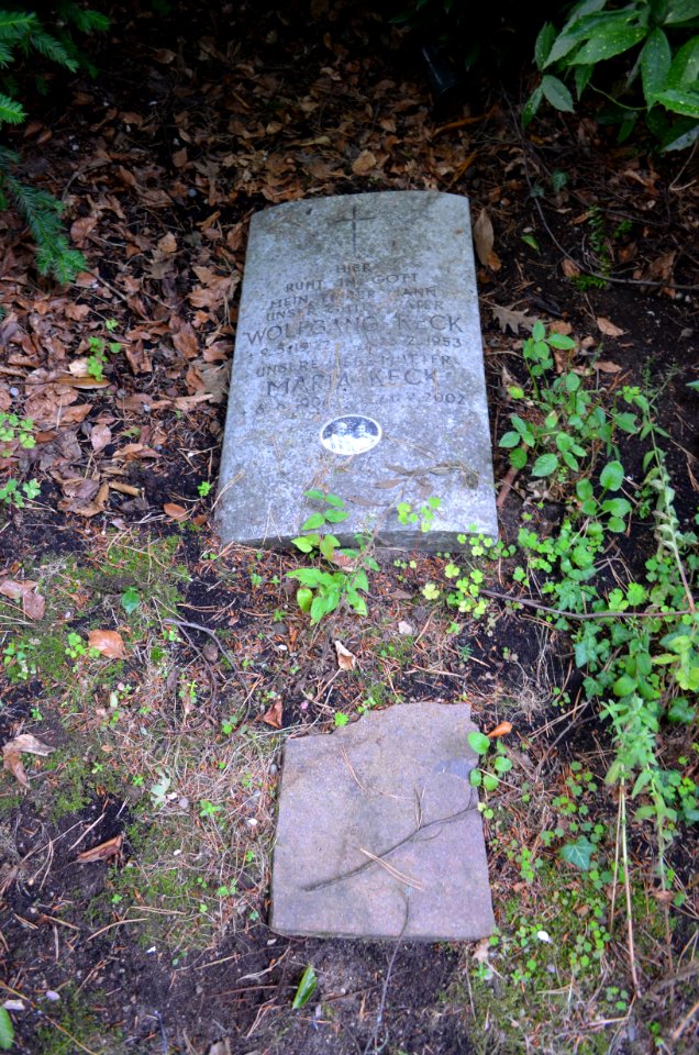 Oberrad, Waldfriedhof, Grab 2 A 20-22 Keck, Nebengrab