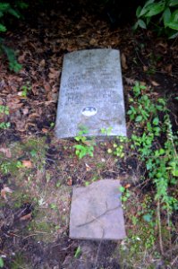 Oberrad, Waldfriedhof, Grab 2 A 20-22 Keck, Nebengrab