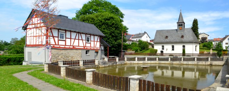 Oberquembach, Usinger Straße, Löschteich