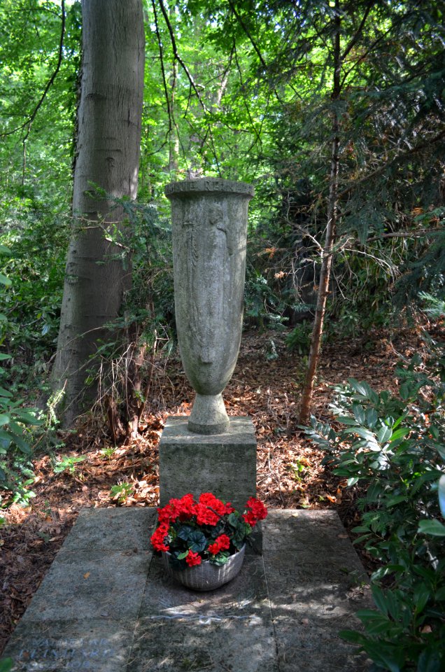 Oberrad, Waldfriedhof, Grab 2 A 12 Reinhard