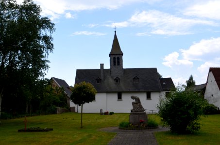 Oberwetz, Kirche, Rückseite mit Kirchhof
