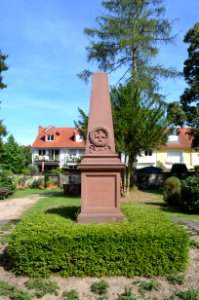 Oberrad, Alter Friedhof, Ehrenmal (2)